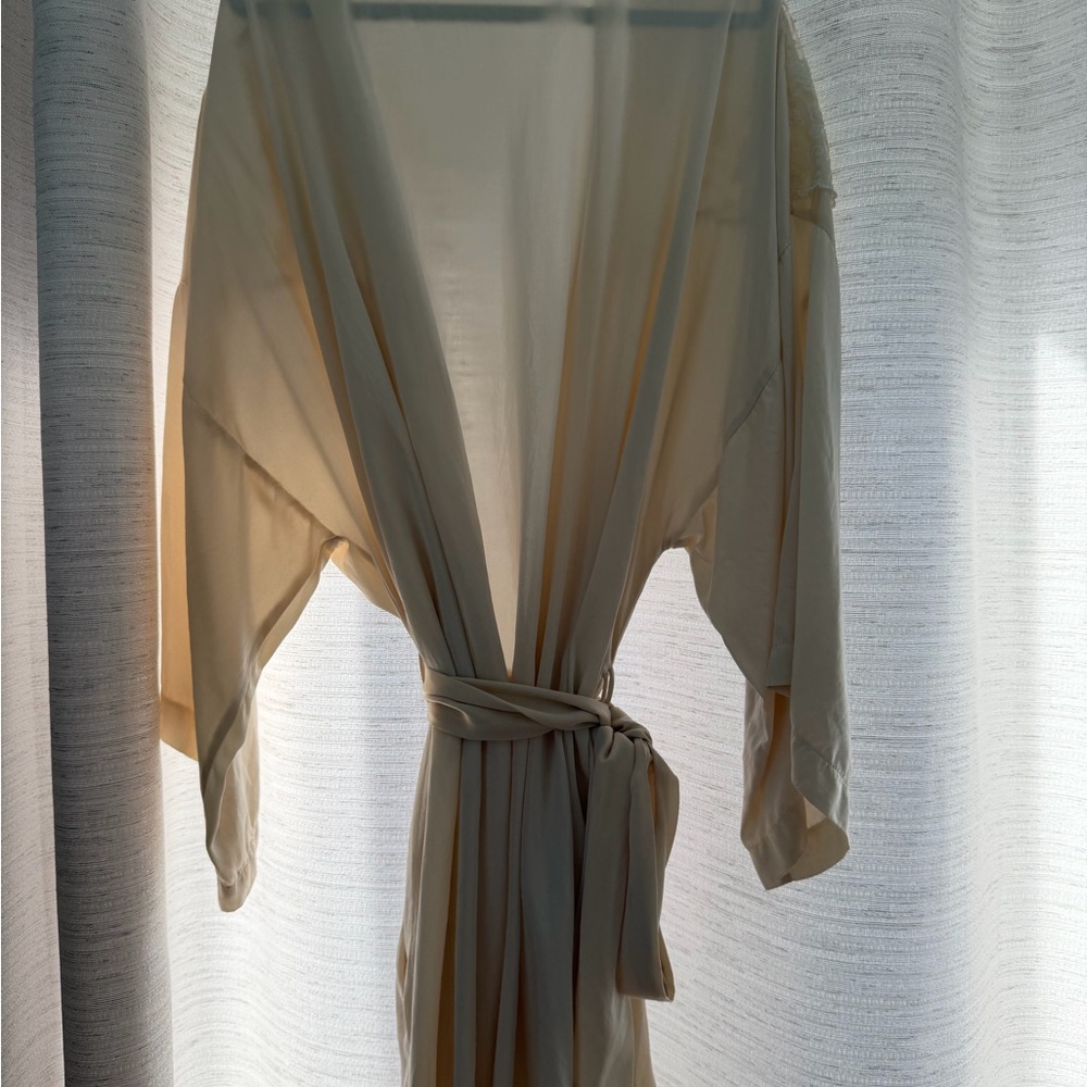 Valentino Cream Lace-Accented Robe - Picture 3 of 6